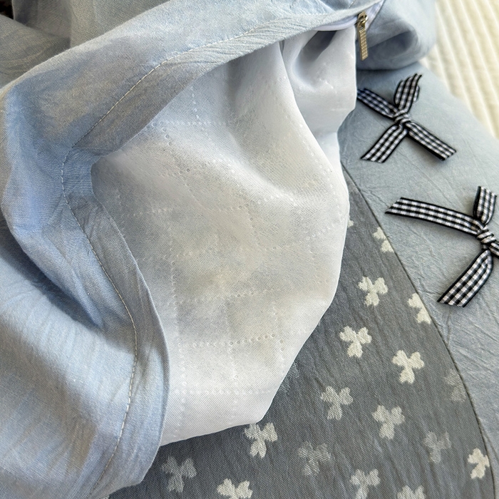 91家纺网 家纺一手货源 找家纺 呦呦南宋 2025提花双层纱纯棉枕套多层结构枕头套超声波夹棉4874一对装拼接单品绣线花边拉链款蝴蝶结款枕套 三叶蓝