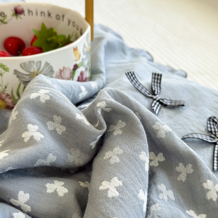 91家纺网 家纺一手货源 找家纺 呦呦南宋 2025提花双层纱纯棉枕套多层结构枕头套超声波夹棉4874一对装拼接单品绣线花边拉链款蝴蝶结款枕套 三叶蓝