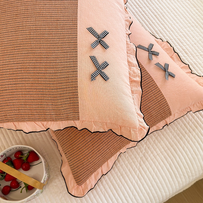 91家纺网 家纺一手货源 找家纺 呦呦南宋 2025提花双层纱纯棉枕套多层结构枕头套超声波夹棉4874一对装拼接单品绣线花边拉链款蝴蝶结款枕套 车缝线