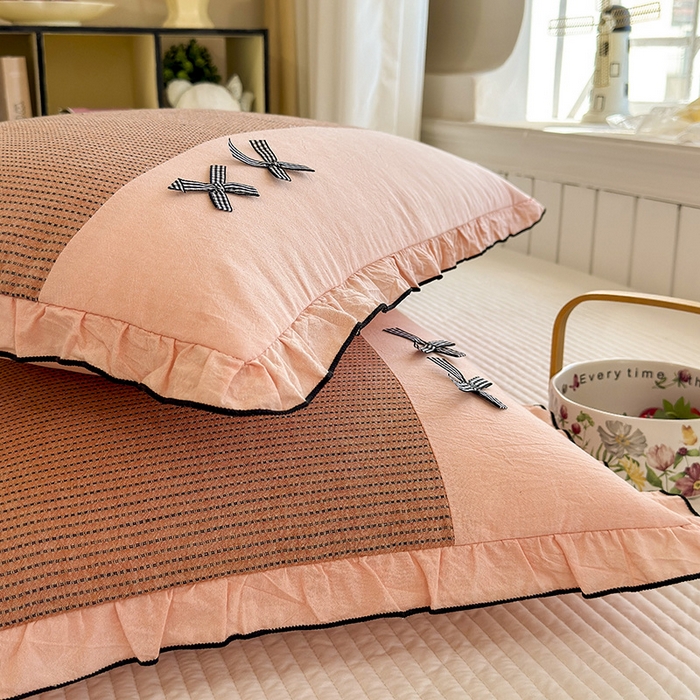 91家纺网 家纺一手货源 找家纺 呦呦南宋 2025提花双层纱纯棉枕套多层结构枕头套超声波夹棉4874一对装拼接单品绣线花边拉链款蝴蝶结款枕套 车缝线