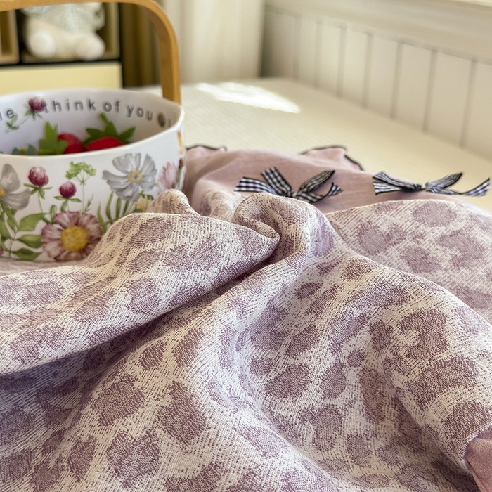 91家纺网 家纺一手货源 找家纺 呦呦南宋 2025提花双层纱纯棉枕套多层结构枕头套超声波夹棉4874一对装拼接单品绣线花边拉链款蝴蝶结款枕套 粉豹纹