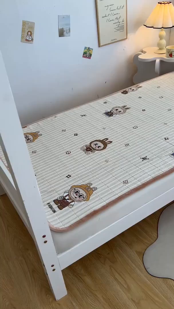 91家纺网 家纺一手货源 找家纺 梵朴 2025新款A类棉加绒一面纯棉一面宝宝婴儿牛奶绒双面可用床盖学生宿舍床垫炕盖-学生床图 潮流玩偶