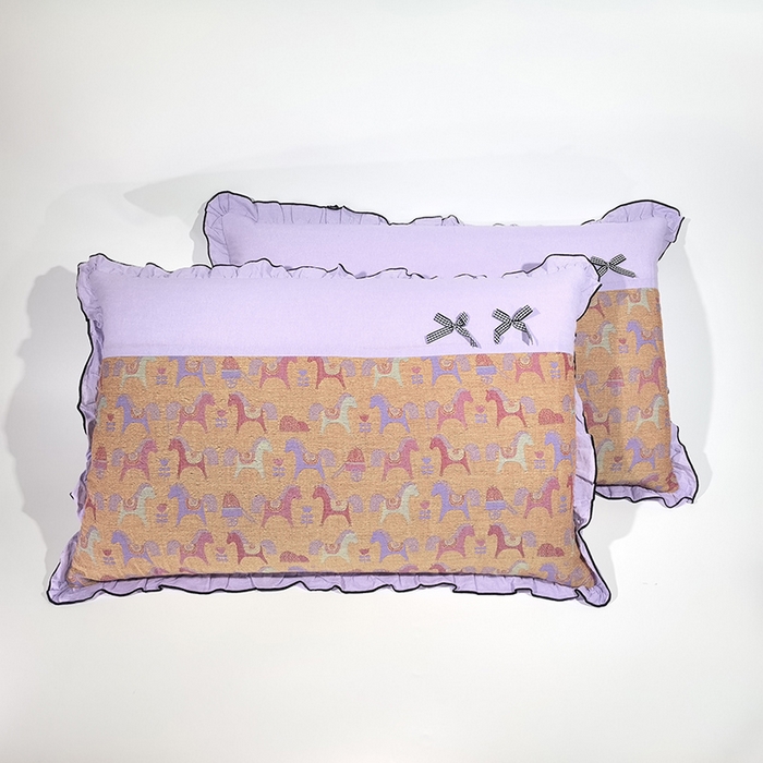 91家纺网 家纺一手货源 找家纺 呦呦南宋 2025提花双层纱纯棉枕套多层结构枕头套超声波夹棉4874一对装拼接单品绣线花边拉链款蝴蝶结款枕套 彩马咖