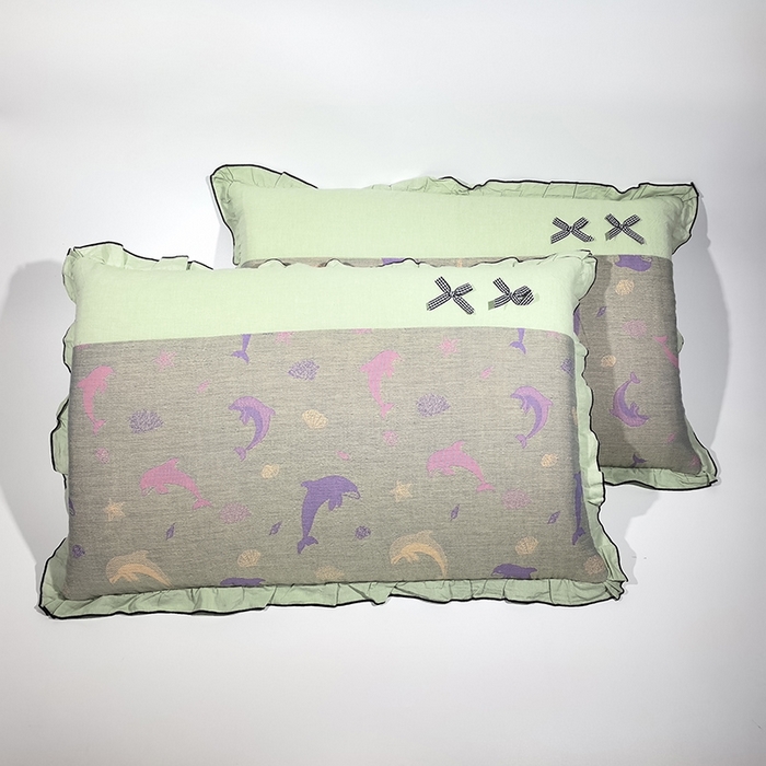 91家纺网 家纺一手货源 找家纺 呦呦南宋 2025提花双层纱纯棉枕套多层结构枕头套超声波夹棉4874一对装拼接单品绣线花边拉链款蝴蝶结款枕套 海豚绿