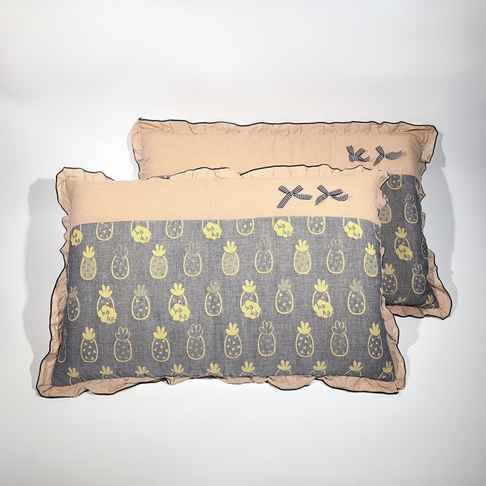 91家纺网 家纺一手货源 找家纺 呦呦南宋 2025提花双层纱纯棉枕套多层结构枕头套超声波夹棉4874一对装拼接单品绣线花边拉链款蝴蝶结款枕套 灰菠萝