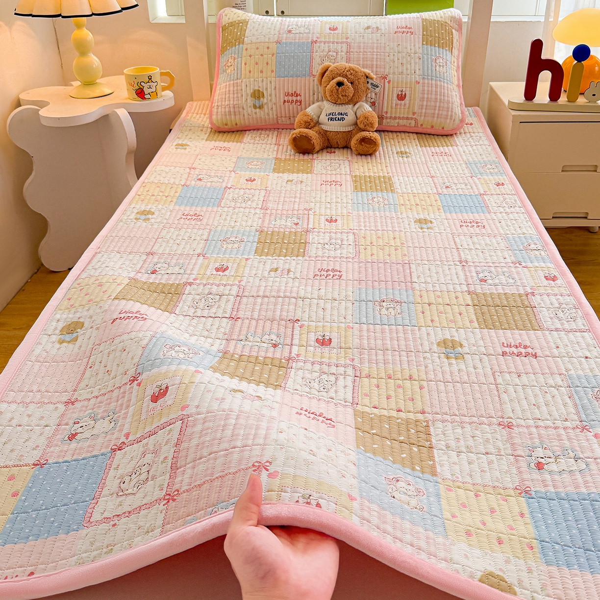 91家纺网 家纺一手货源 找家纺 梵朴 2025新款A类棉加绒一面纯棉一面宝宝婴儿牛奶绒双面可用床盖学生宿舍床垫炕盖-学生床图 宠物狂欢