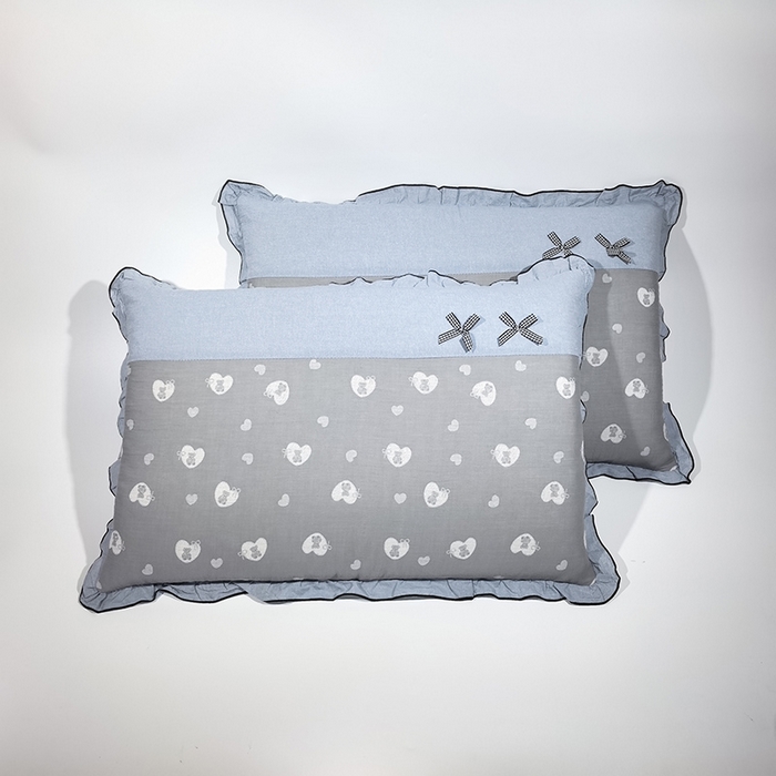 91家纺网 家纺一手货源 找家纺 呦呦南宋 2025提花双层纱纯棉枕套多层结构枕头套超声波夹棉4874一对装拼接单品绣线花边拉链款蝴蝶结款枕套 蓝心熊