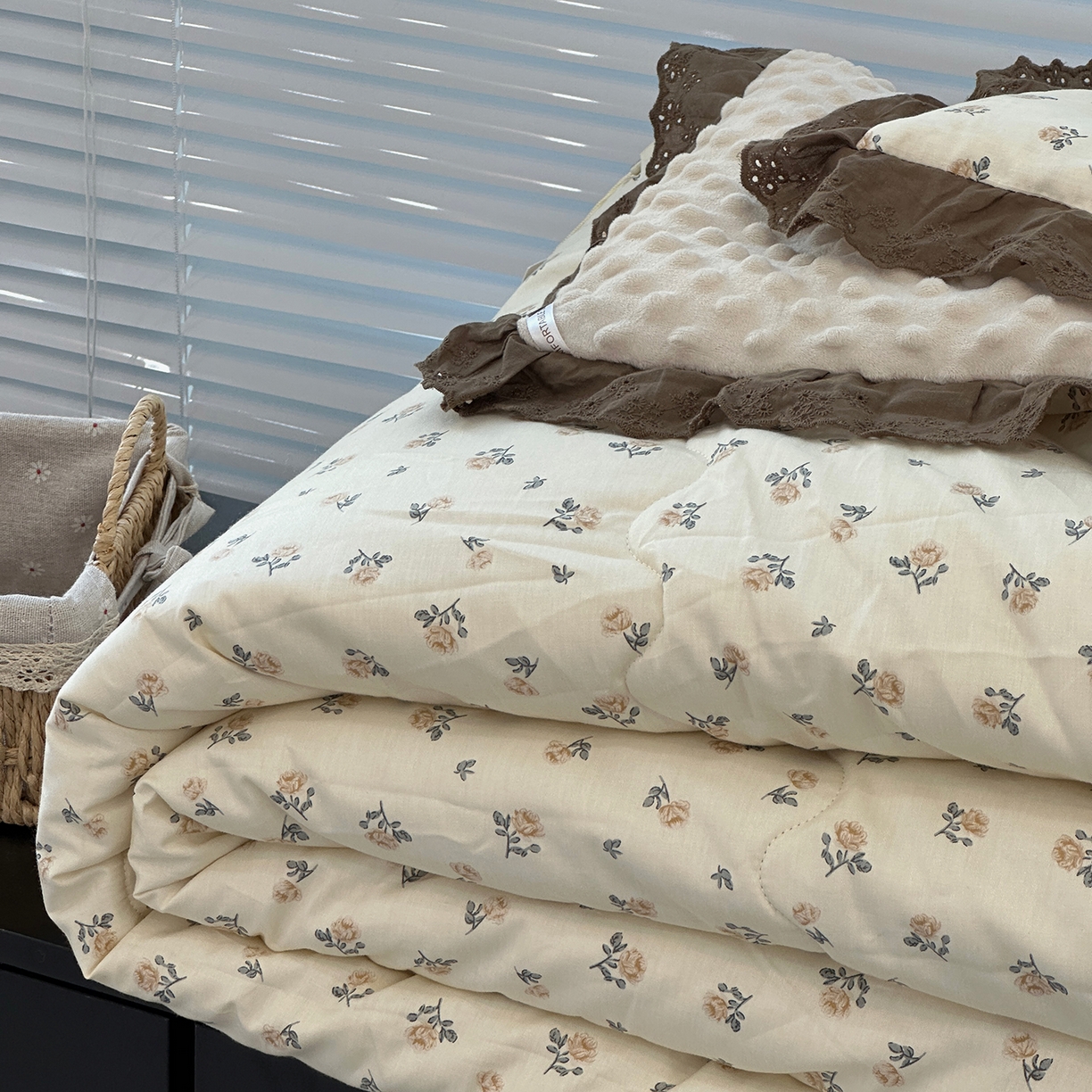 91家纺网 家纺一手货源 找家纺 佰织鑫家居 2025秋冬加厚纯棉全棉法式豆豆被被子被芯 艾莎