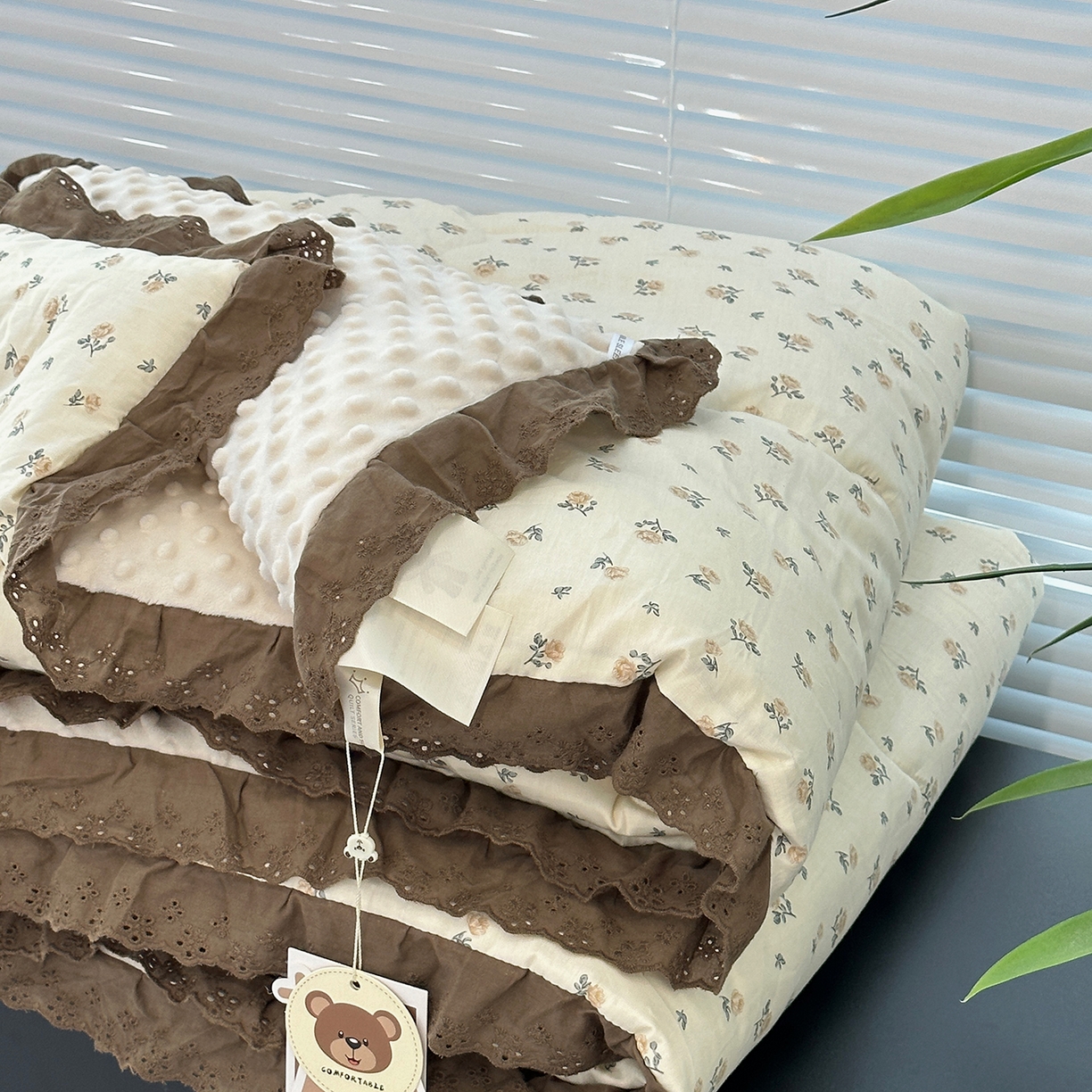 91家纺网 家纺一手货源 找家纺 佰织鑫家居 2025秋冬加厚纯棉全棉法式豆豆被被子被芯 艾莎