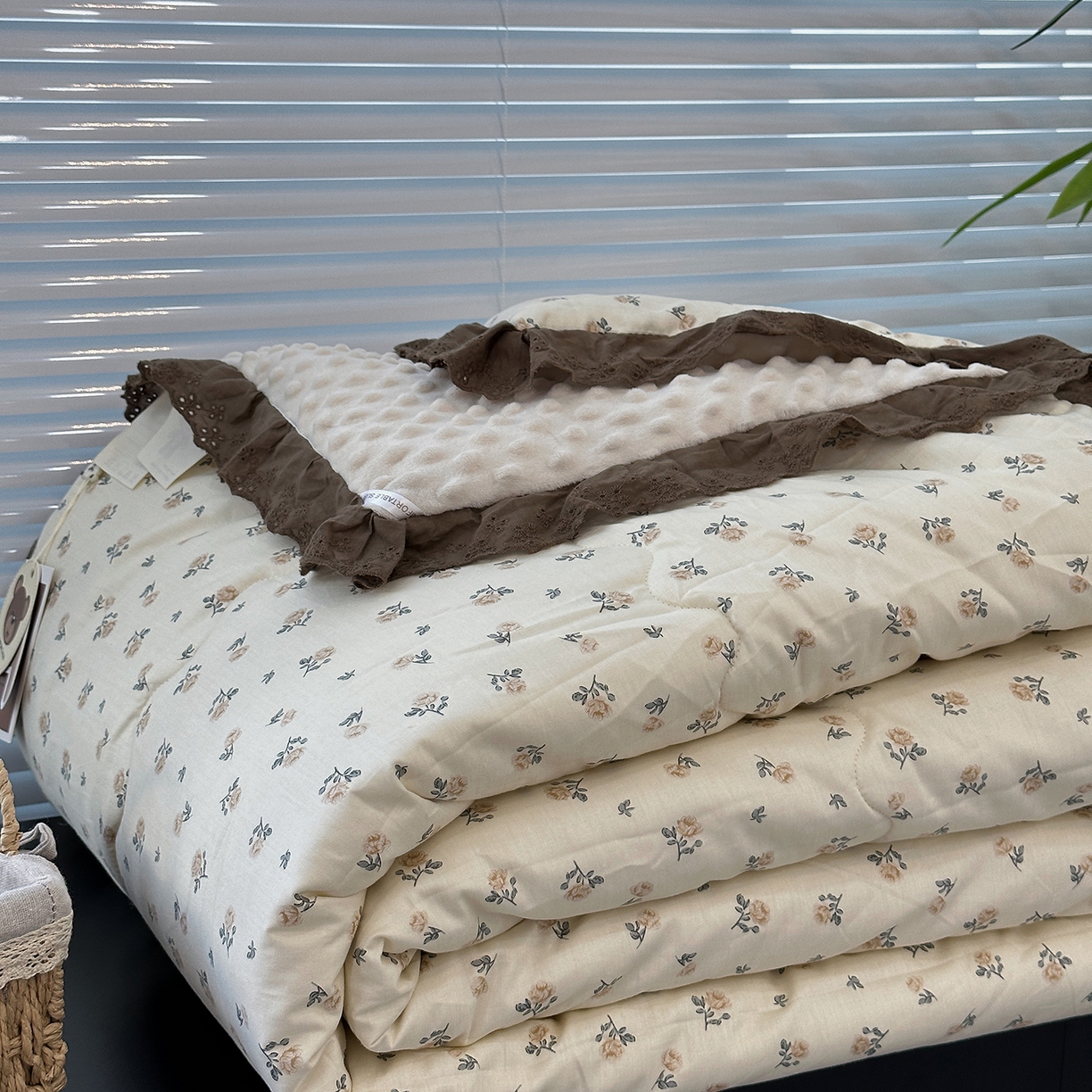 91家纺网 家纺一手货源 找家纺 佰织鑫家居 2025秋冬加厚纯棉全棉法式豆豆被被子被芯 艾莎