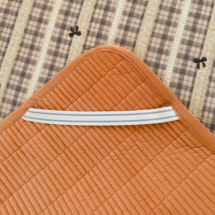 91家纺网 家纺一手货源 找家纺 梵朴 2025新款A类棉加绒一面纯棉一面宝宝婴儿牛奶绒双面可用床盖学生宿舍床垫炕盖-学生床图 花边蝴蝶结