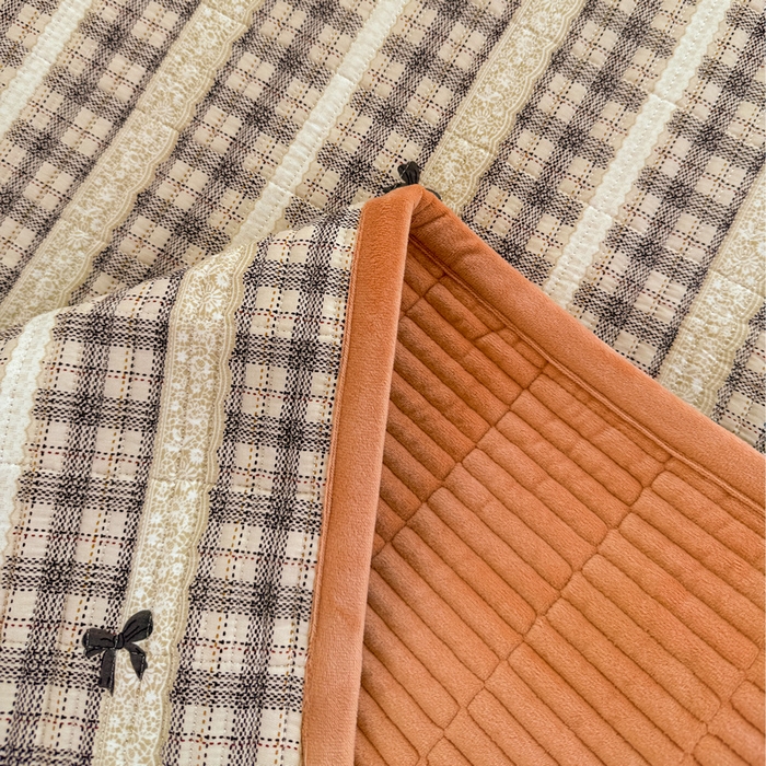 91家纺网 家纺一手货源 找家纺 梵朴 2025新款A类棉加绒一面纯棉一面宝宝婴儿牛奶绒双面可用床盖学生宿舍床垫炕盖-学生床图 花边蝴蝶结