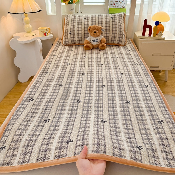 91家纺网 家纺一手货源 找家纺 梵朴 2025新款A类棉加绒一面纯棉一面宝宝婴儿牛奶绒双面可用床盖学生宿舍床垫炕盖-学生床图 花边蝴蝶结