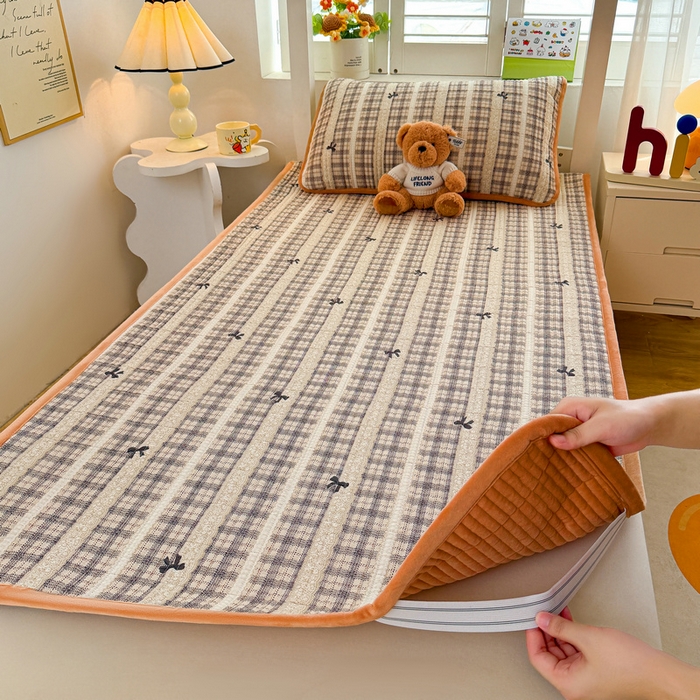 91家纺网 家纺一手货源 找家纺 梵朴 2025新款A类棉加绒一面纯棉一面宝宝婴儿牛奶绒双面可用床盖学生宿舍床垫炕盖-学生床图 花边蝴蝶结