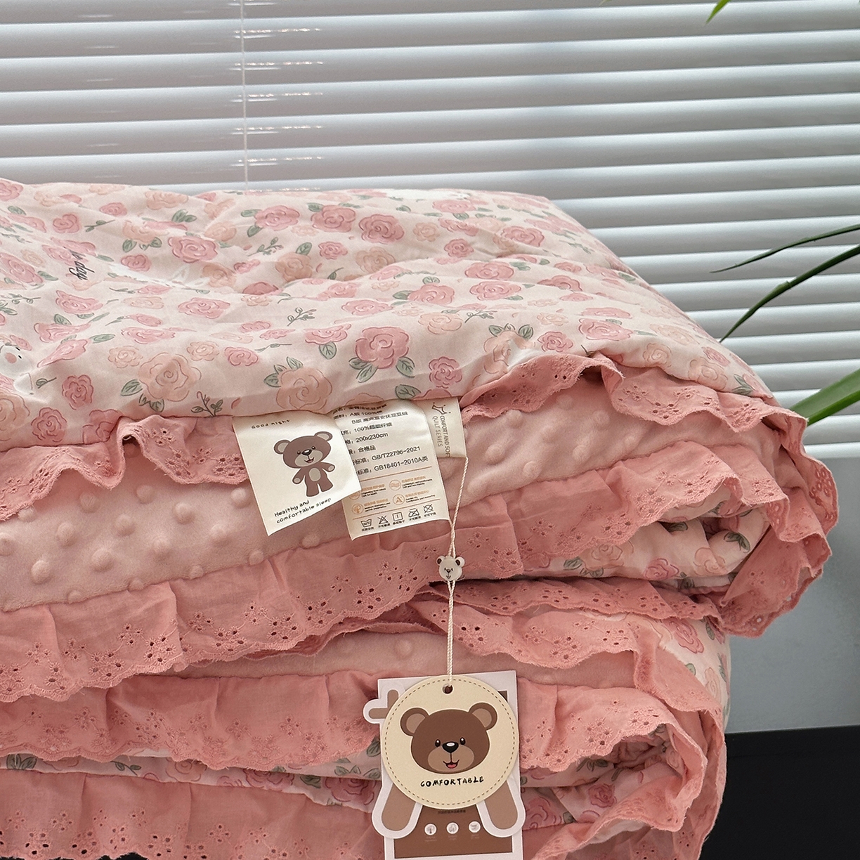 91家纺网 家纺一手货源 找家纺 佰织鑫家居 2025秋冬加厚纯棉全棉法式豆豆被被子被芯 爱情故事