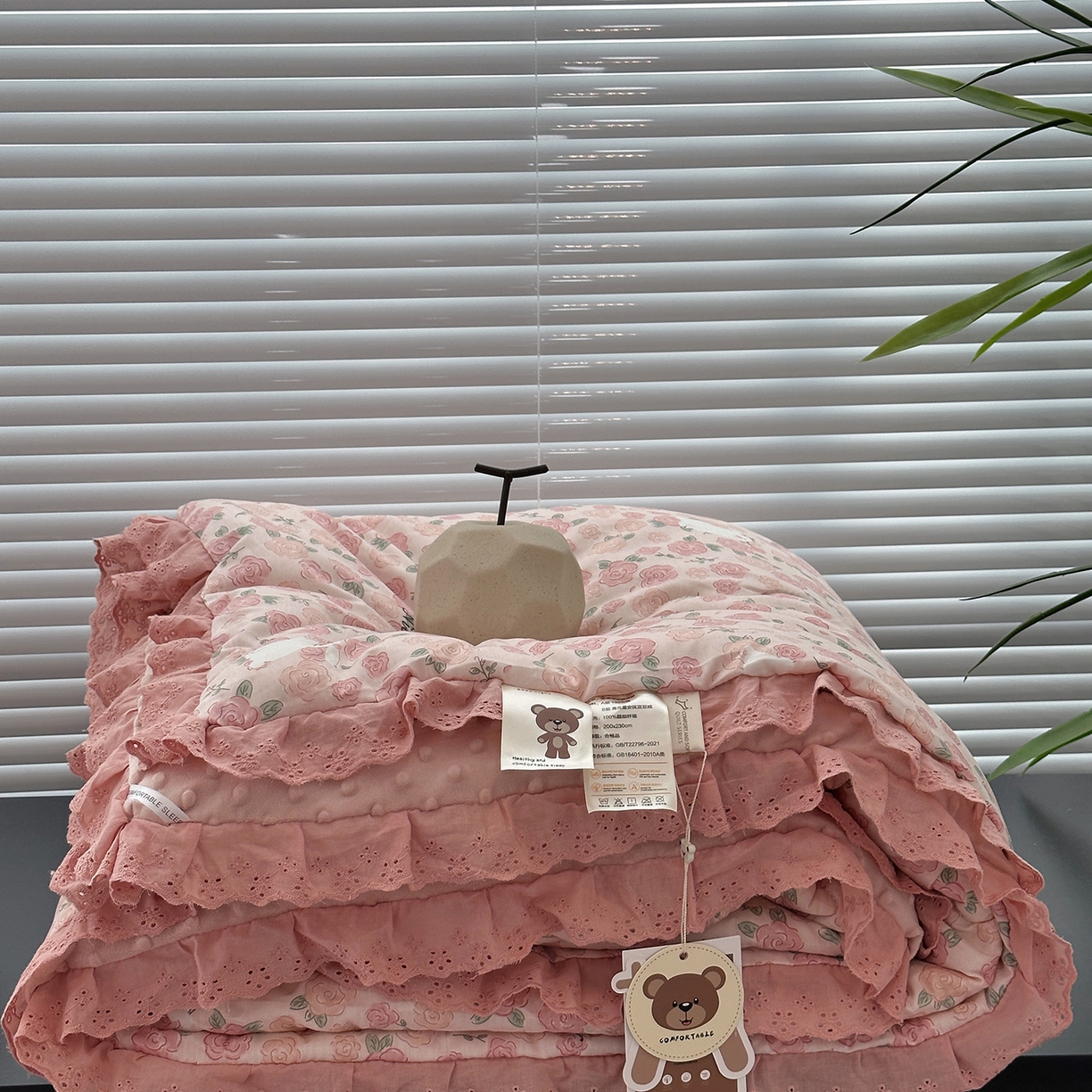 91家纺网 家纺一手货源 找家纺 佰织鑫家居 2025秋冬加厚纯棉全棉法式豆豆被被子被芯 爱情故事