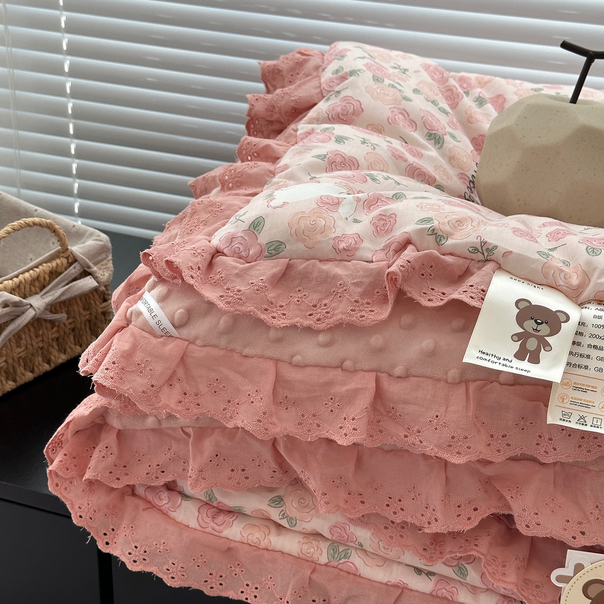 91家纺网 家纺一手货源 找家纺 佰织鑫家居 2025秋冬加厚纯棉全棉法式豆豆被被子被芯 爱情故事