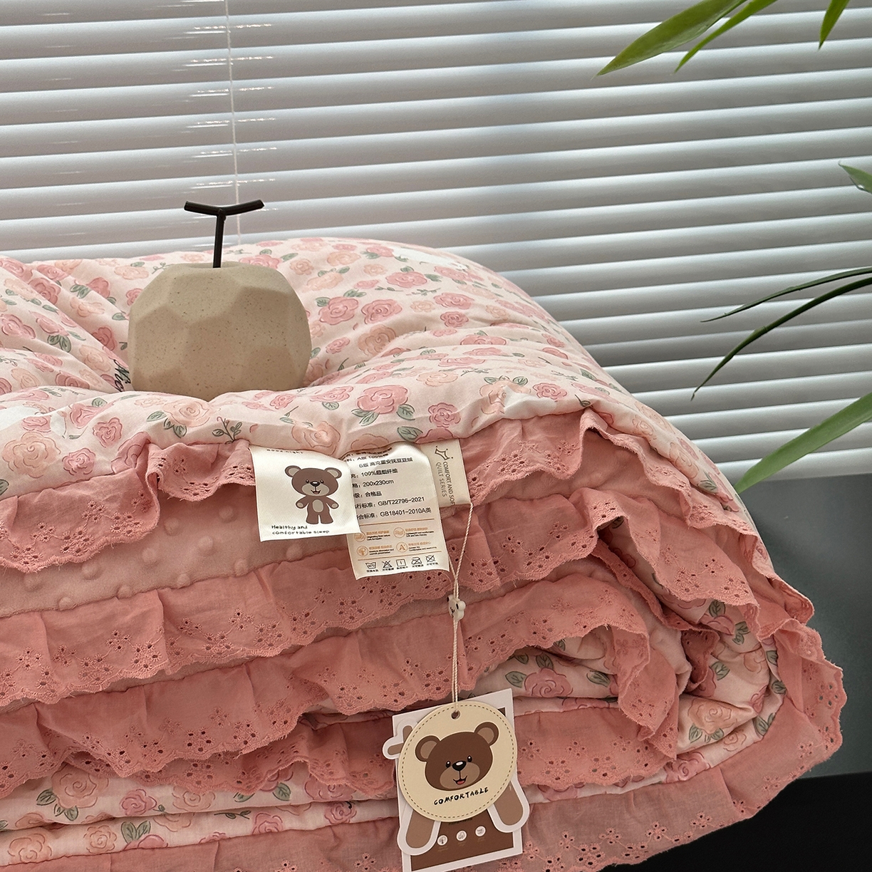 91家纺网 家纺一手货源 找家纺 佰织鑫家居 2025秋冬加厚纯棉全棉法式豆豆被被子被芯 爱情故事