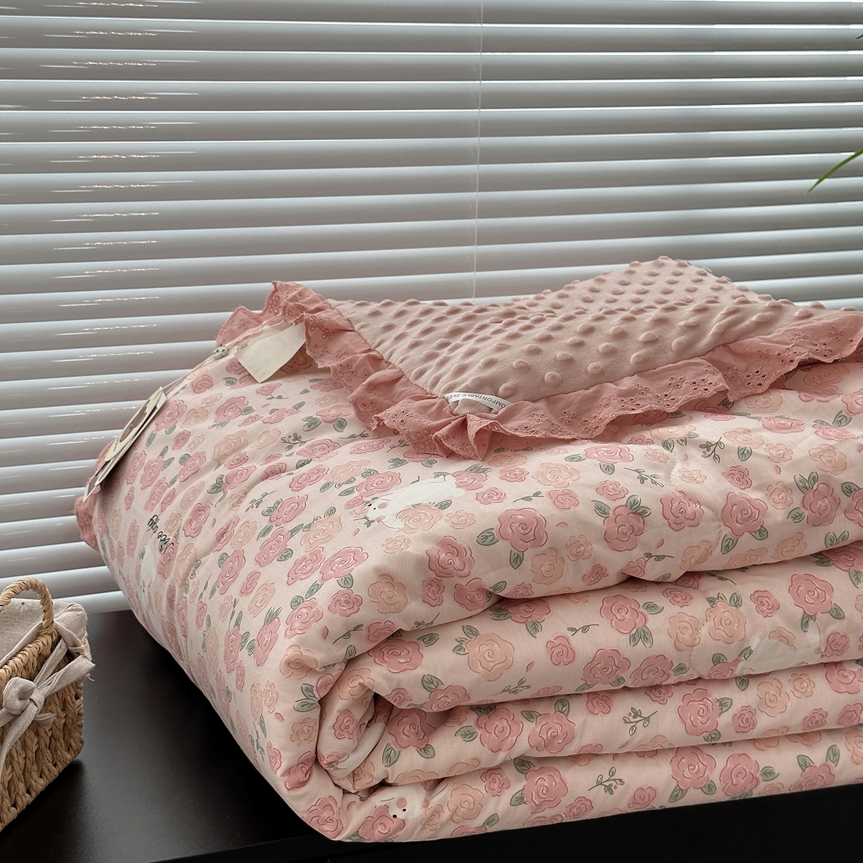 91家纺网 家纺一手货源 找家纺 佰织鑫家居 2025秋冬加厚纯棉全棉法式豆豆被被子被芯 爱情故事