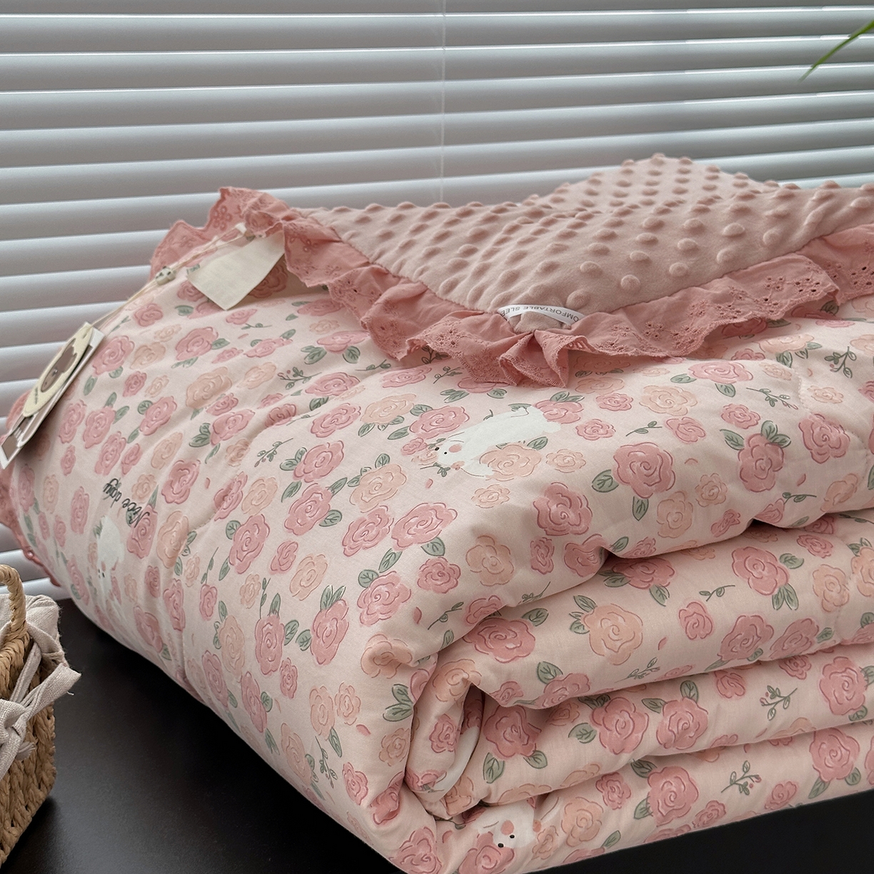 91家纺网 家纺一手货源 找家纺 佰织鑫家居 2025秋冬加厚纯棉全棉法式豆豆被被子被芯 爱情故事