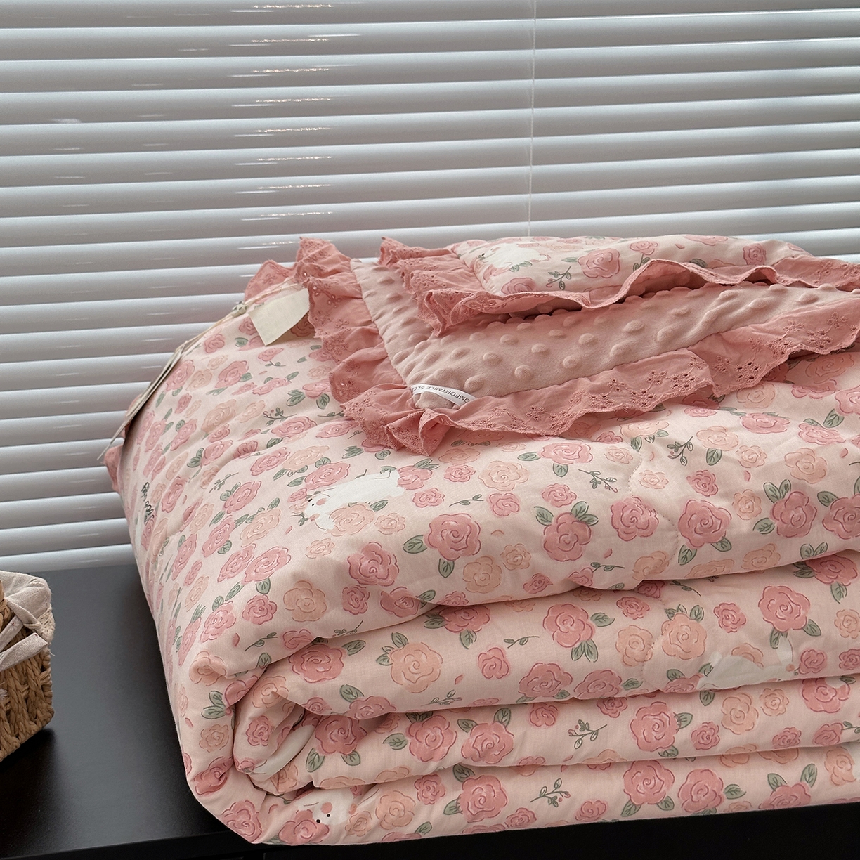 91家纺网 家纺一手货源 找家纺 佰织鑫家居 2025秋冬加厚纯棉全棉法式豆豆被被子被芯 爱情故事