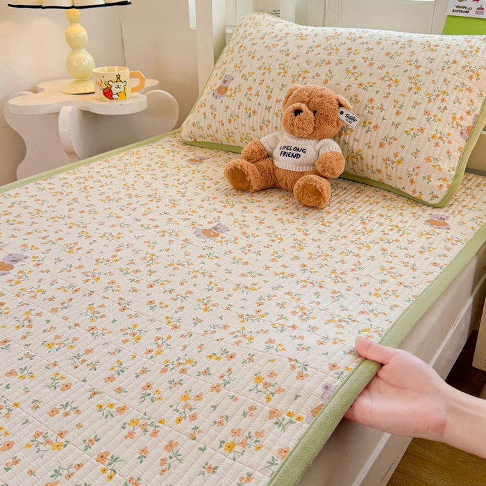 91家纺网 家纺一手货源 找家纺 梵朴 2025新款A类棉加绒一面纯棉一面宝宝婴儿牛奶绒双面可用床盖学生宿舍床垫炕盖-学生床图 花园好友熊