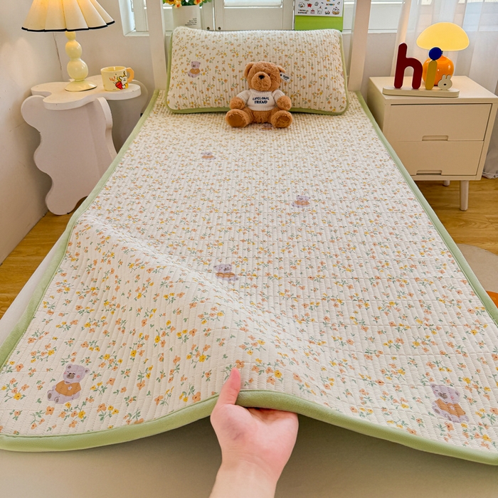 91家纺网 家纺一手货源 找家纺 梵朴 2025新款A类棉加绒一面纯棉一面宝宝婴儿牛奶绒双面可用床盖学生宿舍床垫炕盖-学生床图 花园好友熊