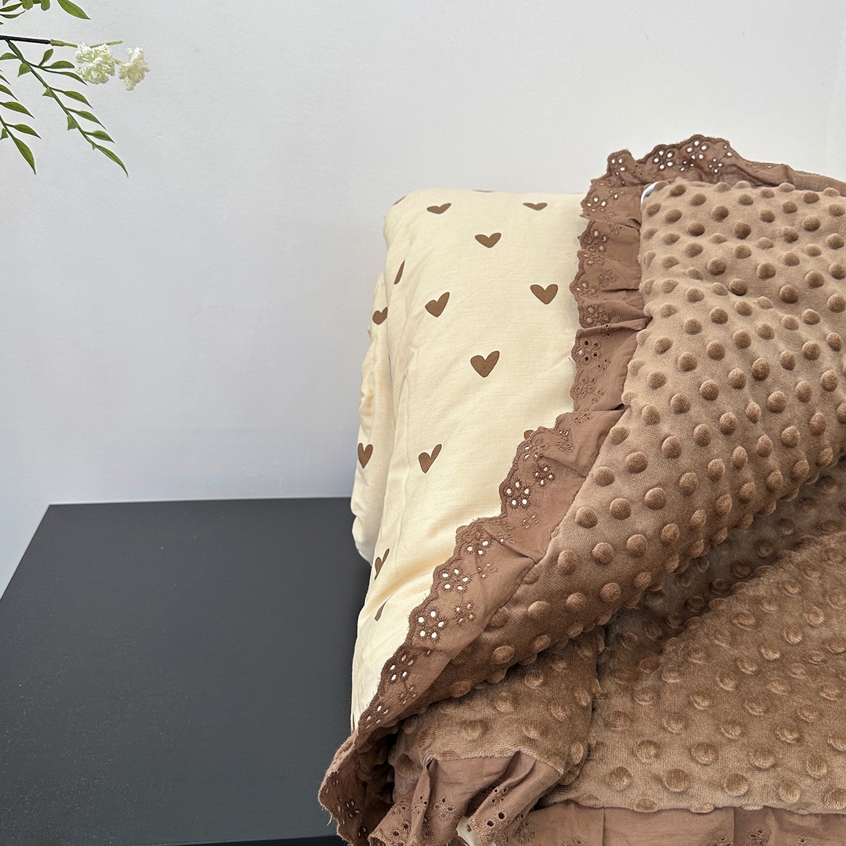 91家纺网 家纺一手货源 找家纺 佰织鑫家居 2025秋冬加厚纯棉全棉法式豆豆被被子被芯 爱心咖