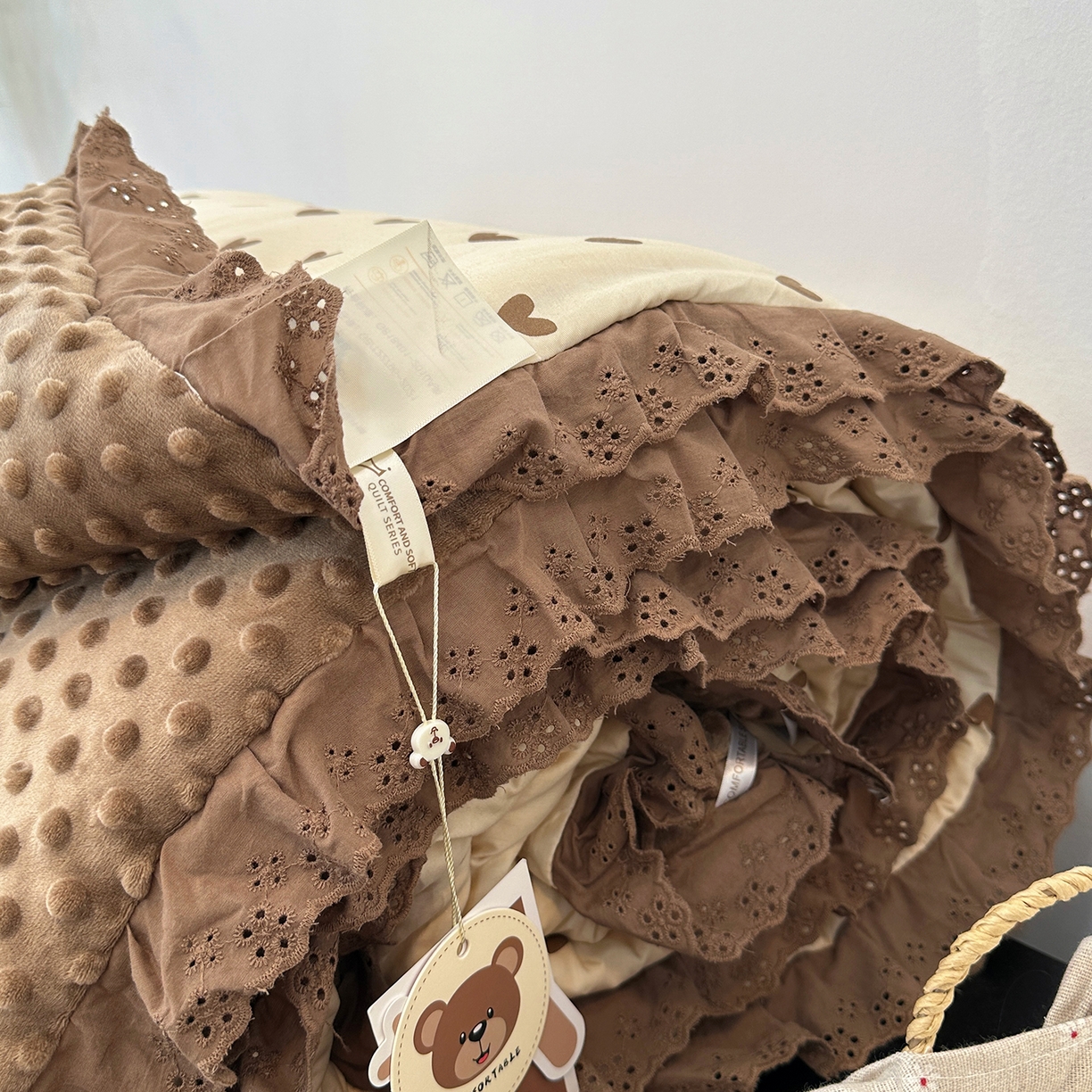 91家纺网 家纺一手货源 找家纺 佰织鑫家居 2025秋冬加厚纯棉全棉法式豆豆被被子被芯 爱心咖