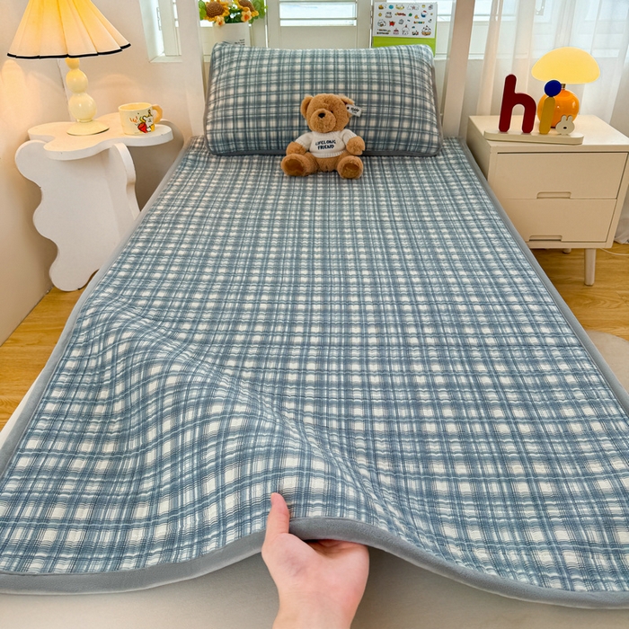 91家纺网 家纺一手货源 找家纺 梵朴 2025新款A类棉加绒一面纯棉一面宝宝婴儿牛奶绒双面可用床盖学生宿舍床垫炕盖-学生床图 可可蓝格