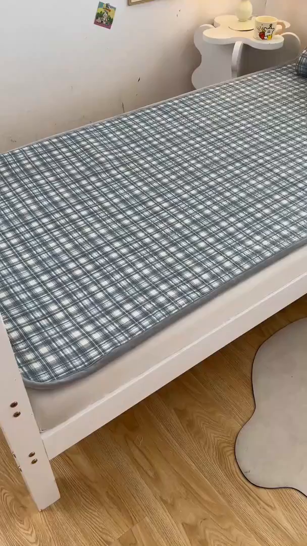 91家纺网 家纺一手货源 找家纺 梵朴 2025新款A类棉加绒一面纯棉一面宝宝婴儿牛奶绒双面可用床盖学生宿舍床垫炕盖-学生床图 可可蓝格