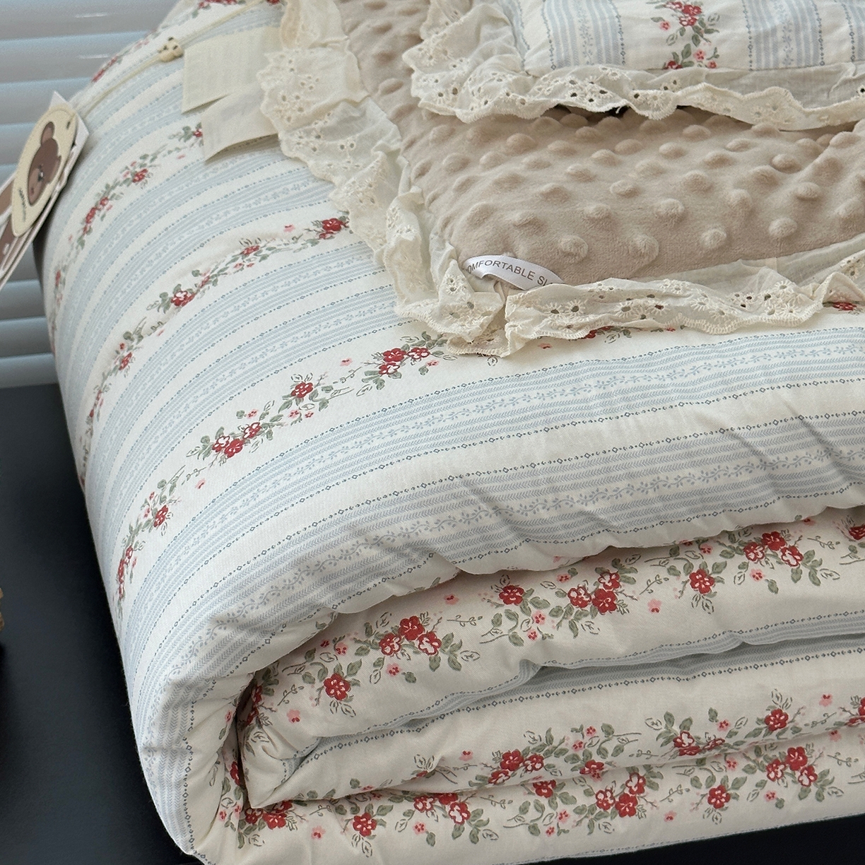 91家纺网 家纺一手货源 找家纺 佰织鑫家居 2025秋冬加厚纯棉全棉法式豆豆被被子被芯 白兰地