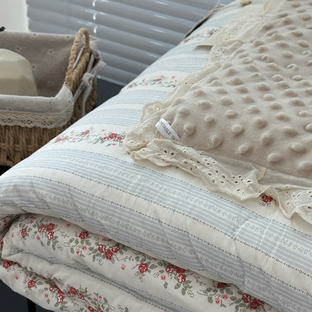 91家纺网 家纺一手货源 找家纺 佰织鑫家居 2025秋冬加厚纯棉全棉法式豆豆被被子被芯 白兰地