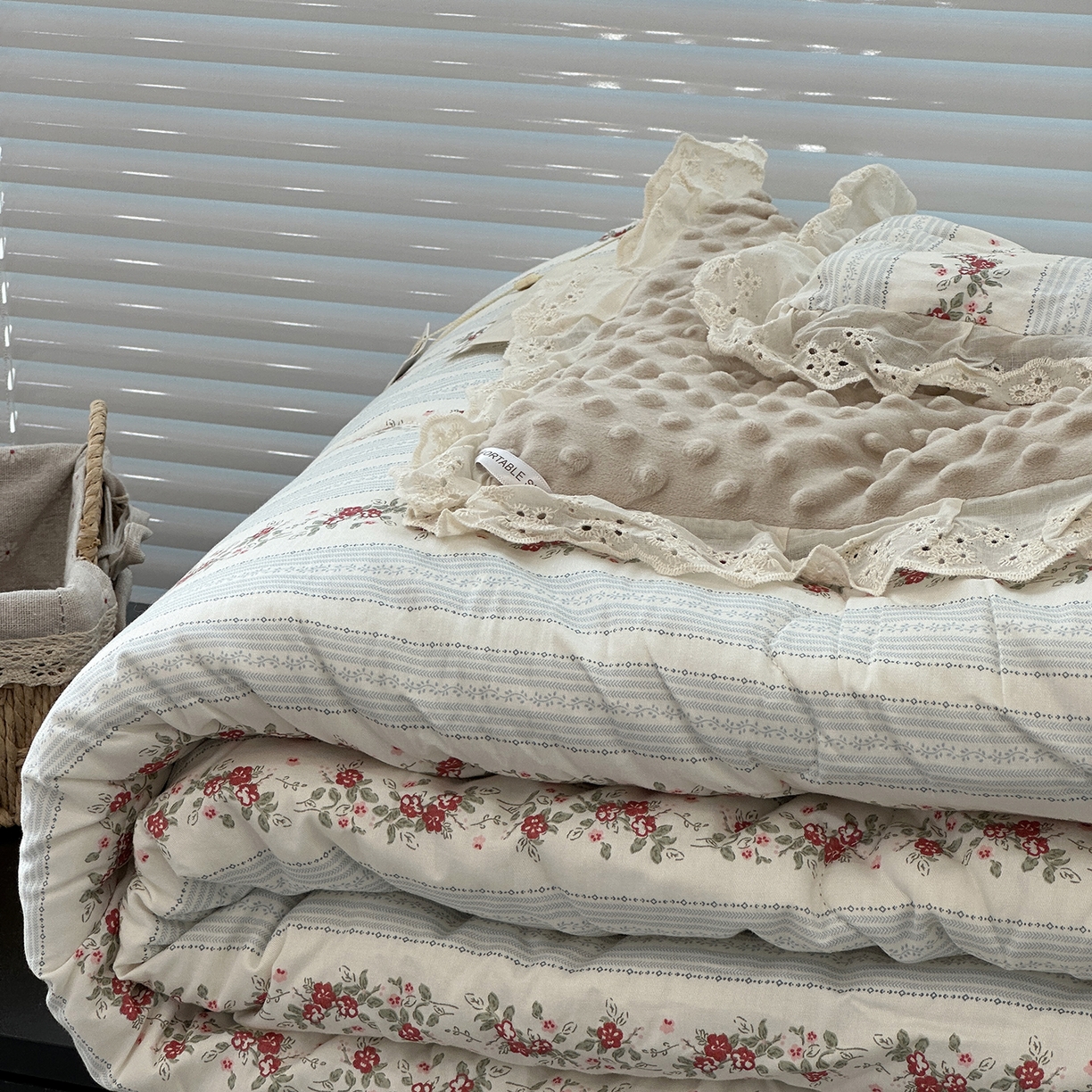 91家纺网 家纺一手货源 找家纺 佰织鑫家居 2025秋冬加厚纯棉全棉法式豆豆被被子被芯 白兰地