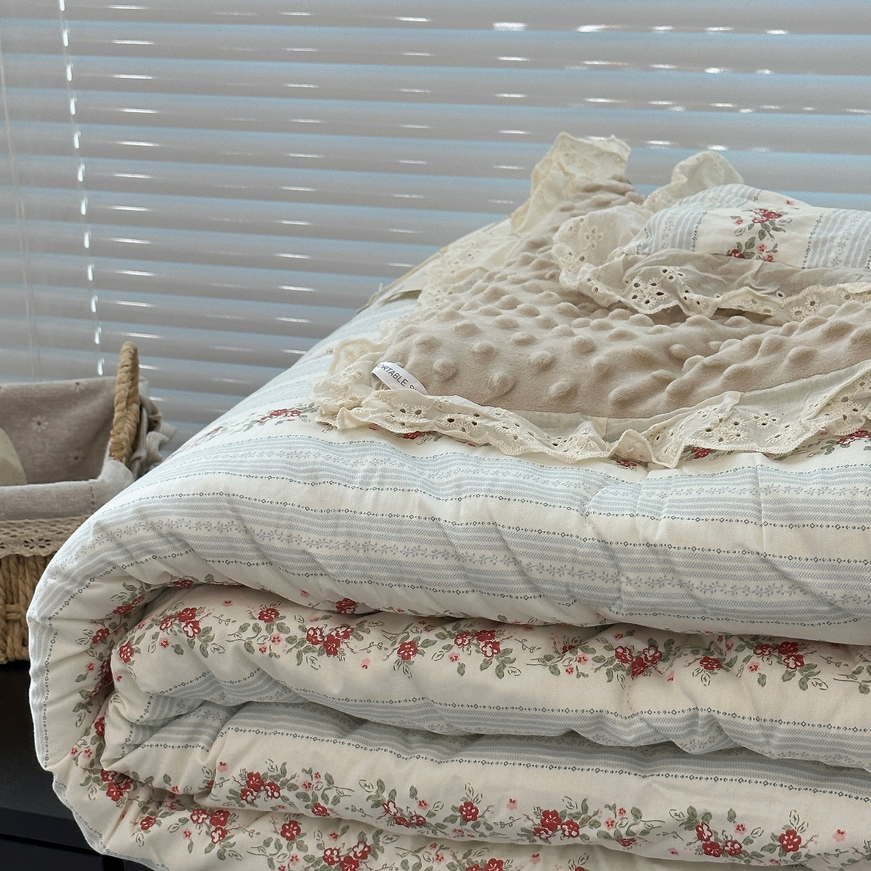 91家纺网 家纺一手货源 找家纺 佰织鑫家居 2025秋冬加厚纯棉全棉法式豆豆被被子被芯 白兰地