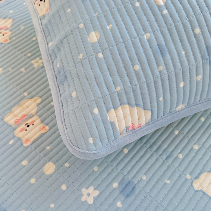 91家纺网 家纺一手货源 找家纺 梵朴 2025新款A类棉加绒一面纯棉一面宝宝婴儿牛奶绒双面可用床盖学生宿舍床垫炕盖-学生床图 蓝色泡芙狗