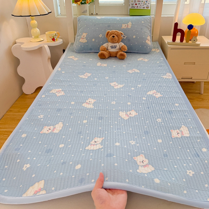 91家纺网 家纺一手货源 找家纺 梵朴 2025新款A类棉加绒一面纯棉一面宝宝婴儿牛奶绒双面可用床盖学生宿舍床垫炕盖-学生床图 蓝色泡芙狗