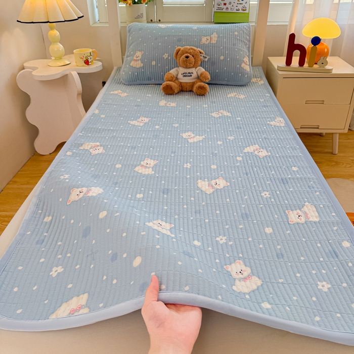 91家纺网 家纺一手货源 找家纺 梵朴 2025新款A类棉加绒一面纯棉一面宝宝婴儿牛奶绒双面可用床盖学生宿舍床垫炕盖-学生床图 蓝色泡芙狗