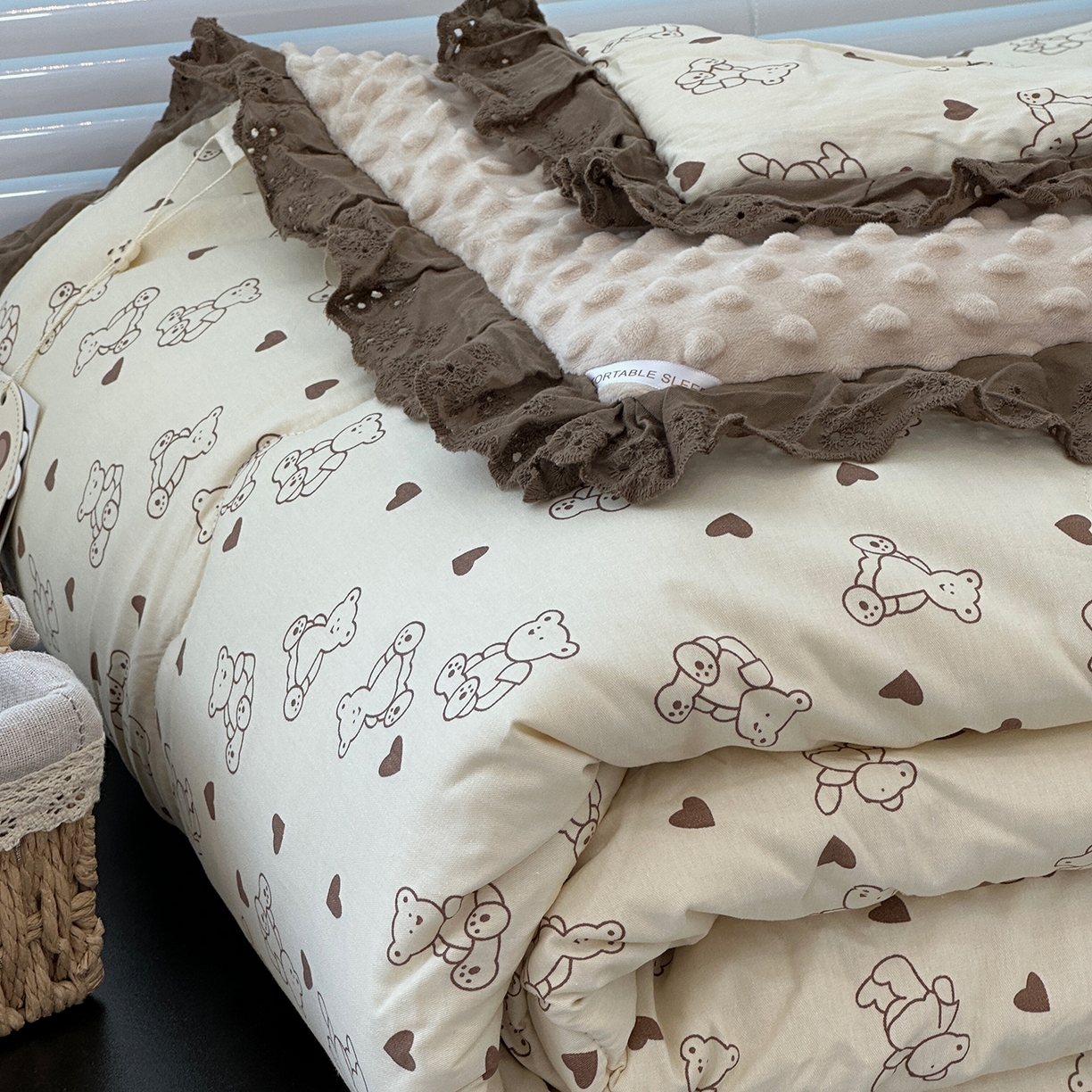 91家纺网 家纺一手货源 找家纺 佰织鑫家居 2025秋冬加厚纯棉全棉法式豆豆被被子被芯 贝贝熊