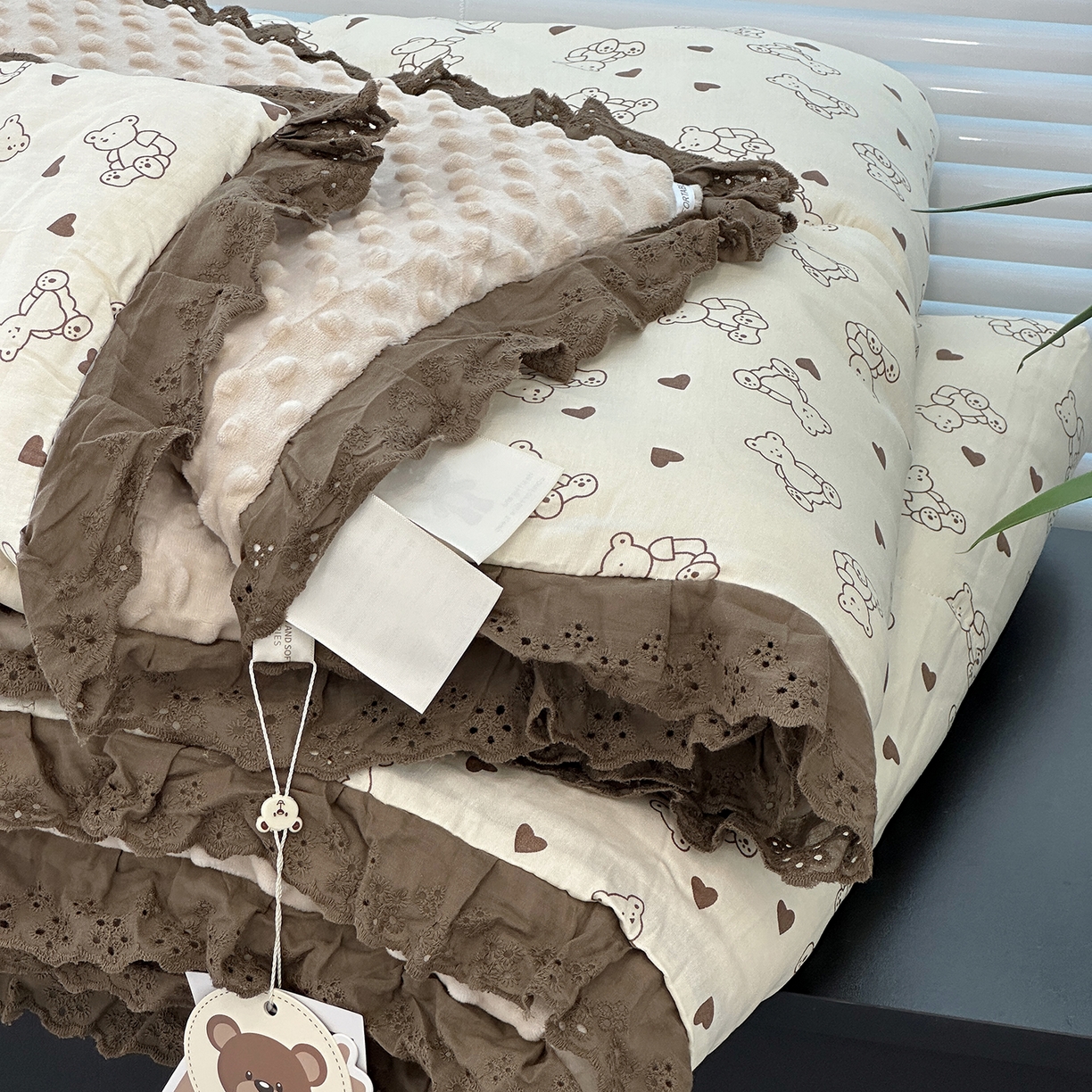 91家纺网 家纺一手货源 找家纺 佰织鑫家居 2025秋冬加厚纯棉全棉法式豆豆被被子被芯 贝贝熊