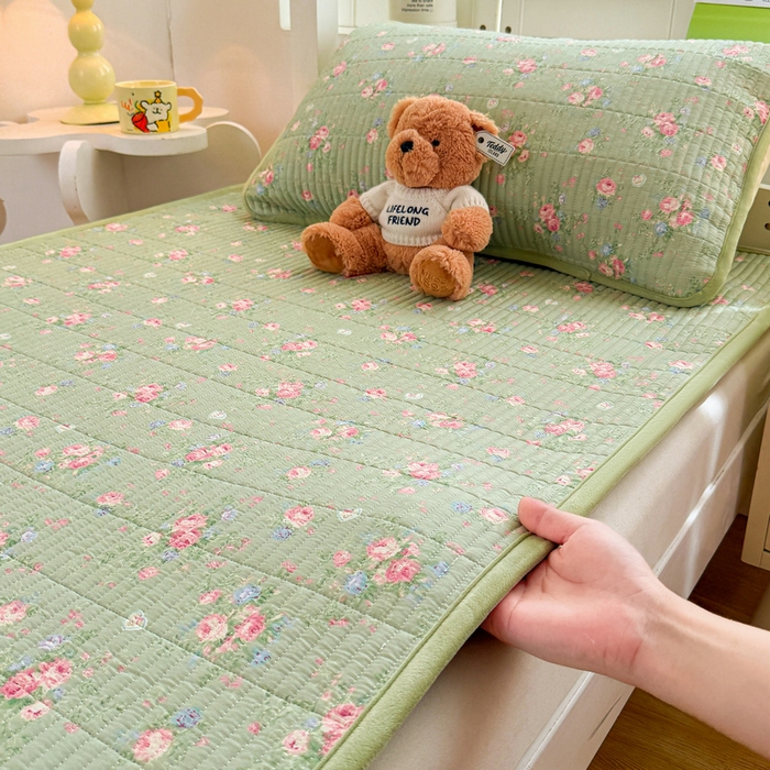 91家纺网 家纺一手货源 找家纺 梵朴 2025新款A类棉加绒一面纯棉一面宝宝婴儿牛奶绒双面可用床盖学生宿舍床垫炕盖-学生床图 沫熙花-绿