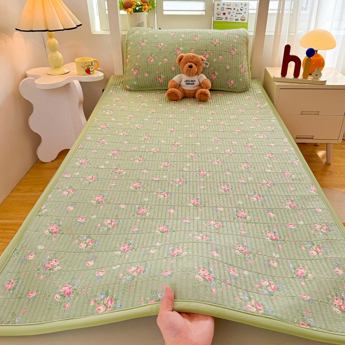 91家纺网 家纺一手货源 找家纺 梵朴 2025新款A类棉加绒一面纯棉一面宝宝婴儿牛奶绒双面可用床盖学生宿舍床垫炕盖-学生床图 沫熙花-绿