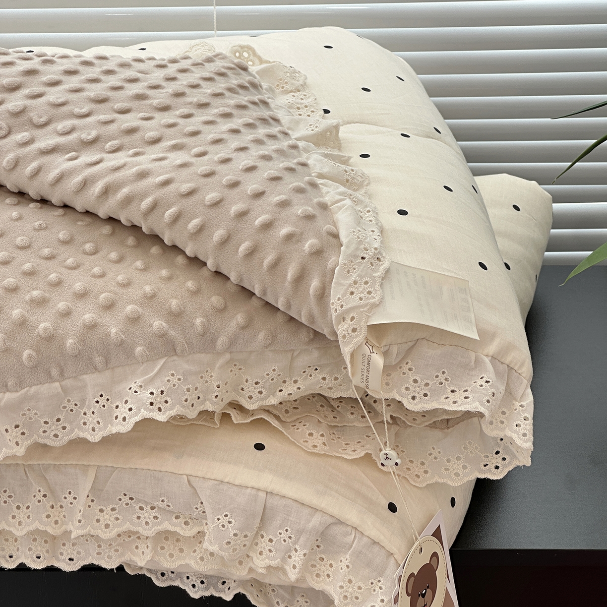 91家纺网 家纺一手货源 找家纺 佰织鑫家居 2025秋冬加厚纯棉全棉法式豆豆被被子被芯 波点