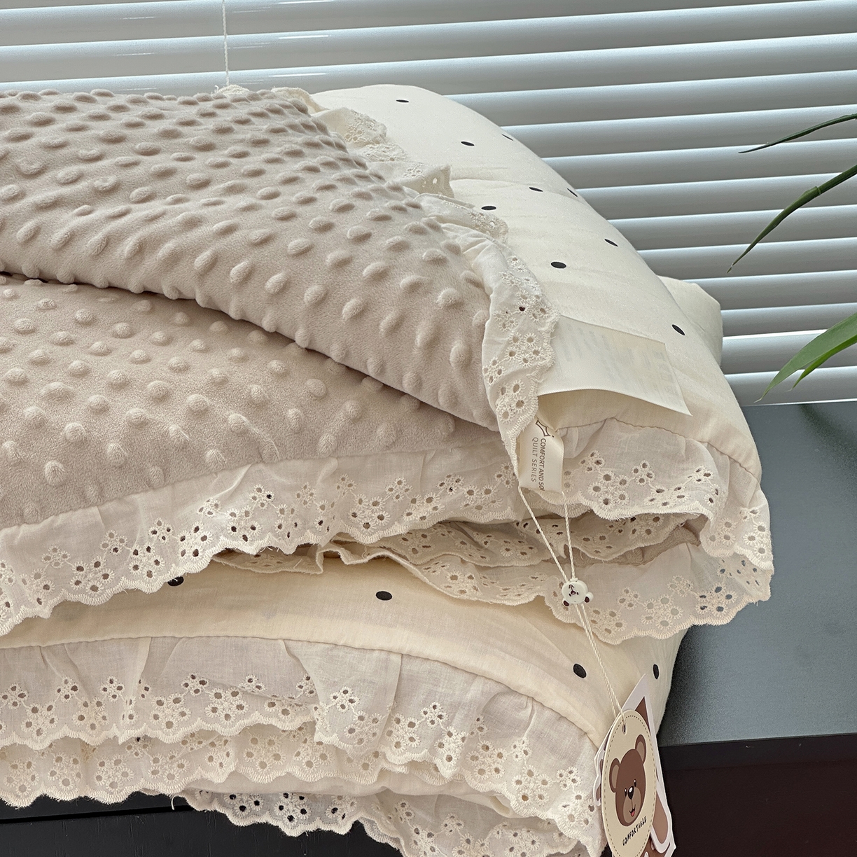 91家纺网 家纺一手货源 找家纺 佰织鑫家居 2025秋冬加厚纯棉全棉法式豆豆被被子被芯 波点