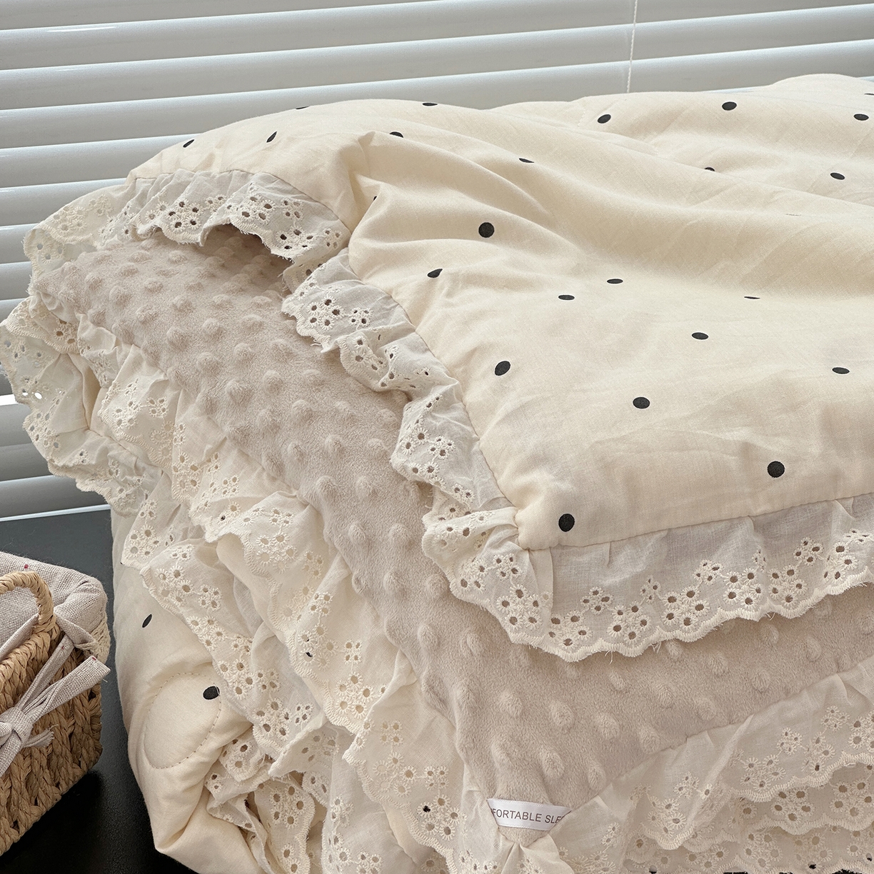 91家纺网 家纺一手货源 找家纺 佰织鑫家居 2025秋冬加厚纯棉全棉法式豆豆被被子被芯 波点