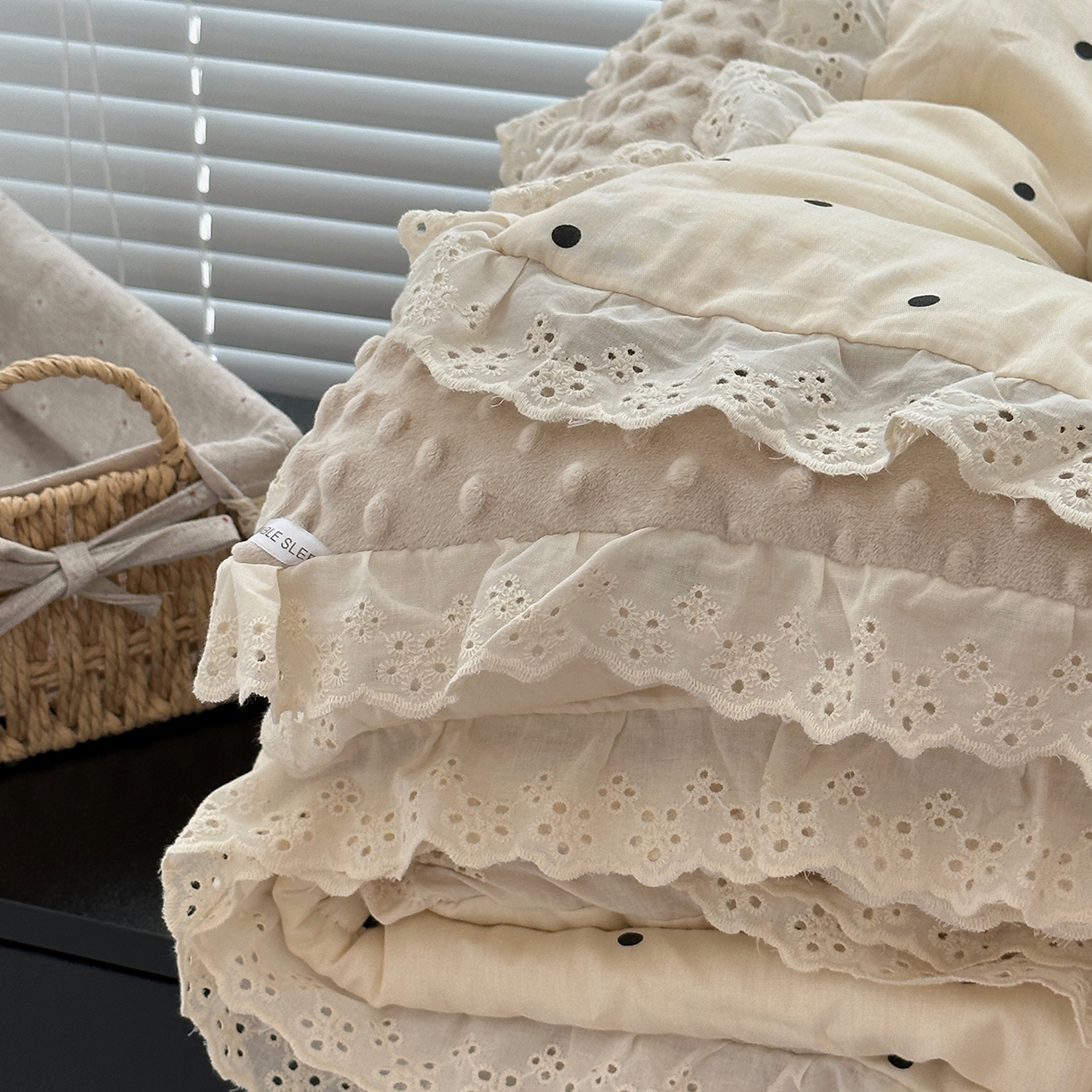 91家纺网 家纺一手货源 找家纺 佰织鑫家居 2025秋冬加厚纯棉全棉法式豆豆被被子被芯 波点