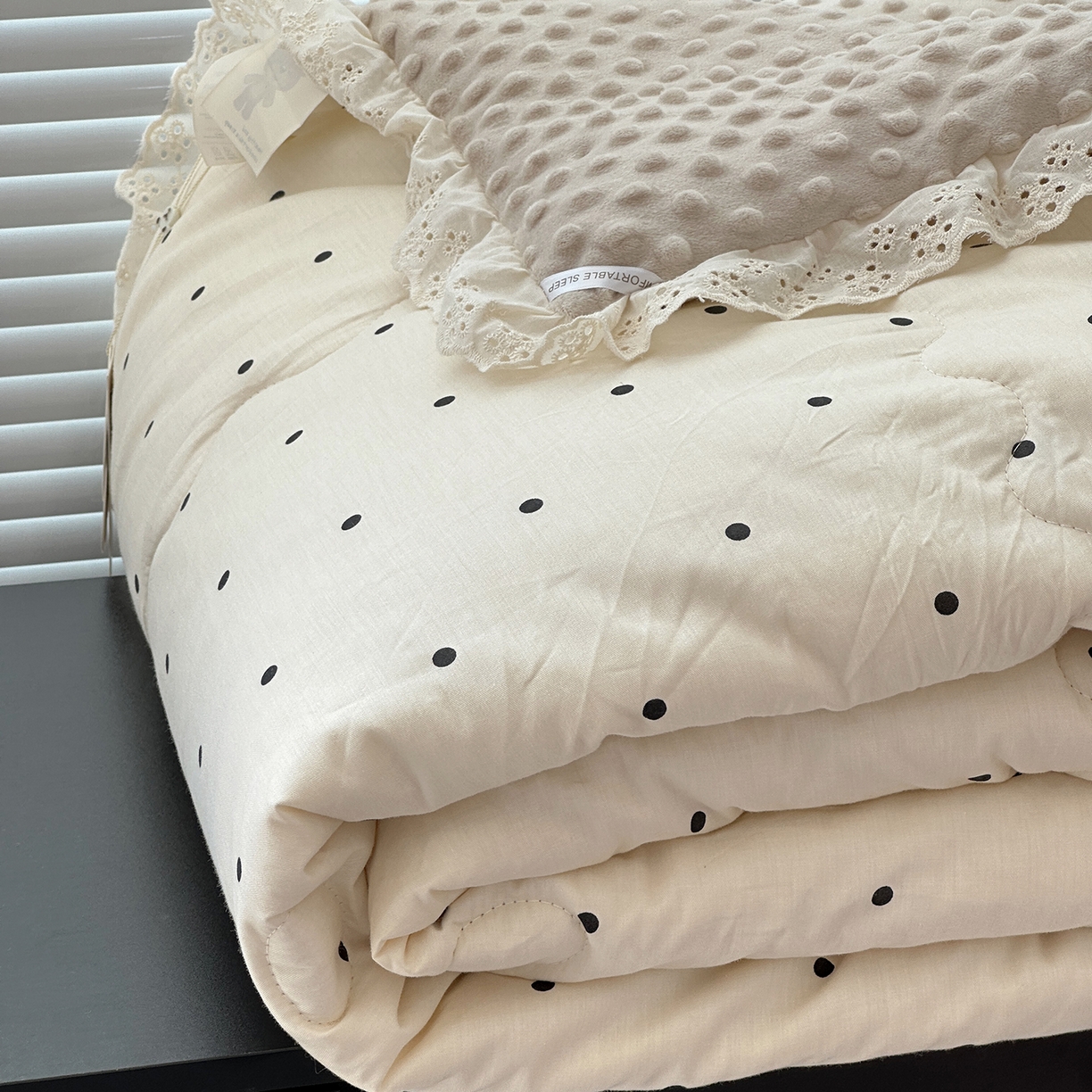 91家纺网 家纺一手货源 找家纺 佰织鑫家居 2025秋冬加厚纯棉全棉法式豆豆被被子被芯 波点