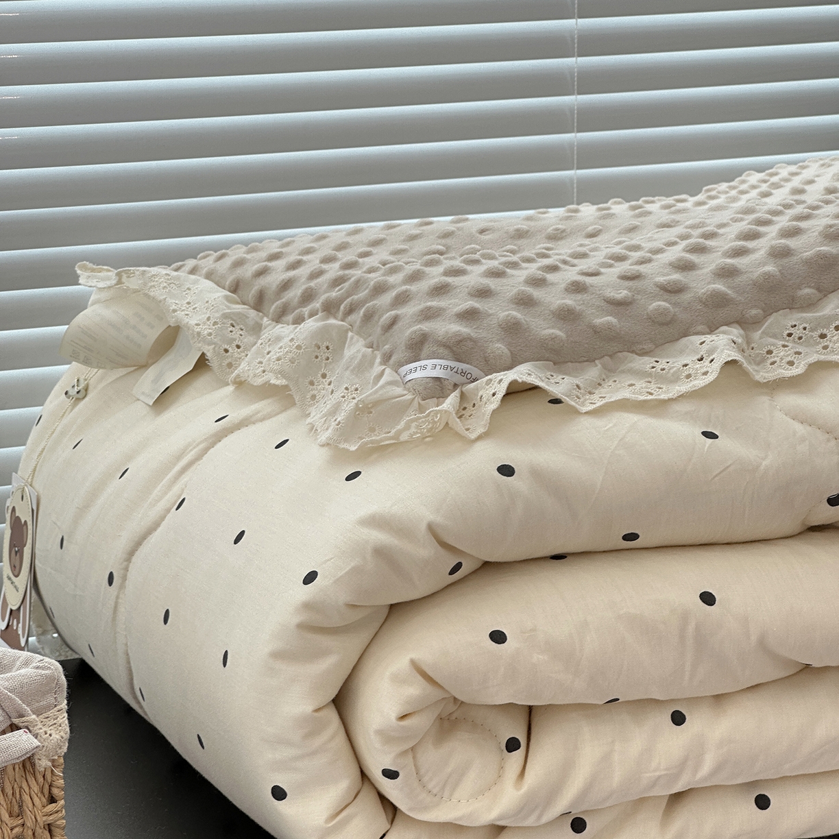 91家纺网 家纺一手货源 找家纺 佰织鑫家居 2025秋冬加厚纯棉全棉法式豆豆被被子被芯 波点