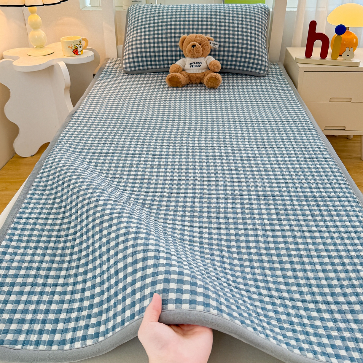 91家纺网 家纺一手货源 找家纺 梵朴 2025新款A类棉加绒一面纯棉一面宝宝婴儿牛奶绒双面可用床盖学生宿舍床垫炕盖-学生床图 暖绒蓝小格