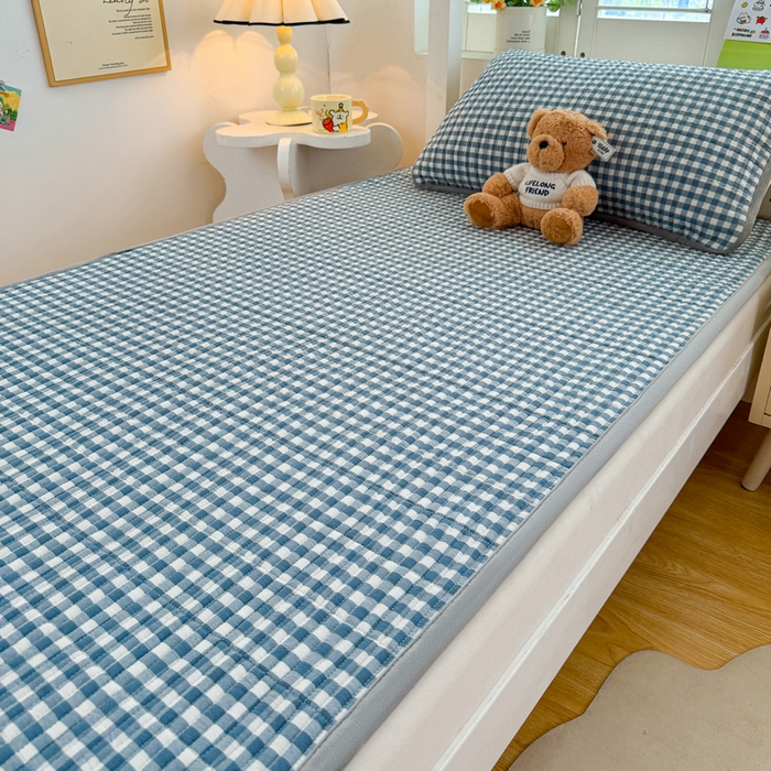 91家纺网 家纺一手货源 找家纺 梵朴 2025新款A类棉加绒一面纯棉一面宝宝婴儿牛奶绒双面可用床盖学生宿舍床垫炕盖-学生床图 暖绒蓝小格